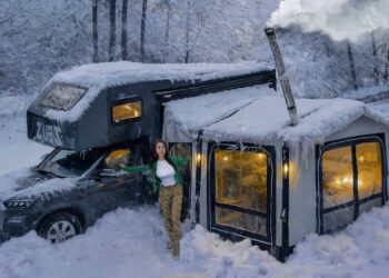 CAMPING IN THE HEAVY SNOW IN A LUXURY CAMPER VAN WITH AN INFLATABLE HOT TENT 🚗