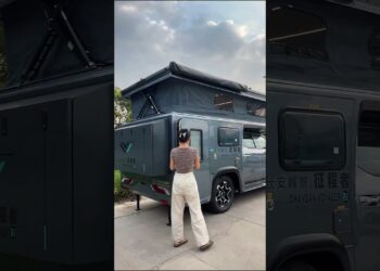 Changan Hunter new energy pop-top pickup truck RV! It can be used for underground parking