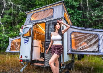 LUXURY RV CAMPING IN THE RAIN⚡