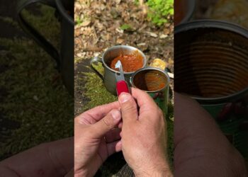 Survival Skills: Lifehacks with a Universal Knife. #survival #camping #lifehacks