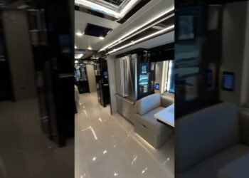 🚍 See why this luxury motorhome had us swooning! #rvtour #rv #rvlife #motorhome #flrvsupershow