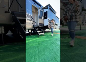 Camper built for full time RV LIVING😍and voted 5th wheel of the year! #rvlife #lifestyle #tinyhouse