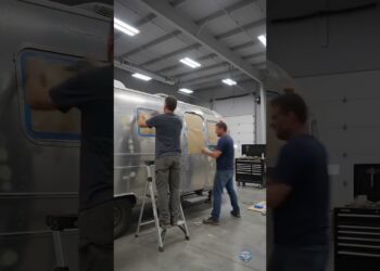 RUSTED 1972 Airstream Sovereign FULL RESTORATION (Luxury Camper) 🚐🔧