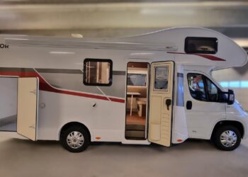 6 Beds and a BIG Shower in a Luxury Motorhome – Rimor Seal 5