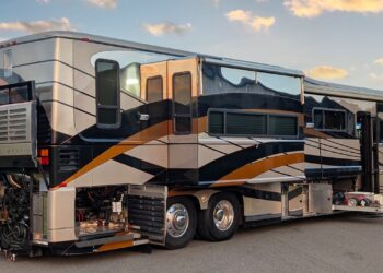 Triple Slide Newell Coach Bath and Half for only $140k!!!