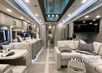 Realm Presidential 2024 Foretravel Motorcoach with Heated Tub